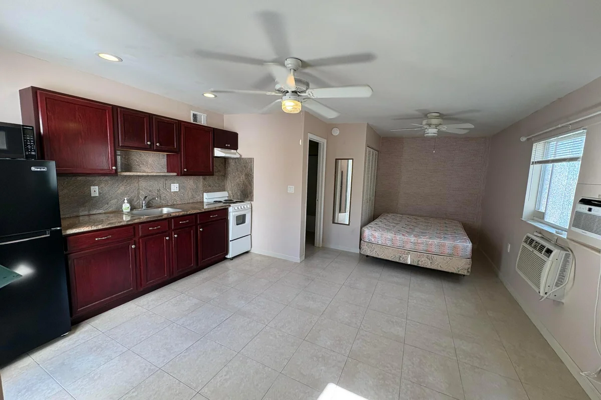 141 Ipswich St #3, Boca Raton: photo 1 of 8