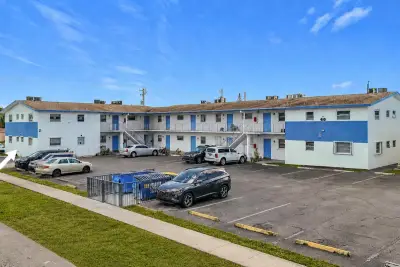 410 W Palm St #B8, Lantana: photo 1 of 13