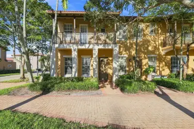 701 SW 147th Ave, Pembroke Pines: photo 1 of 27