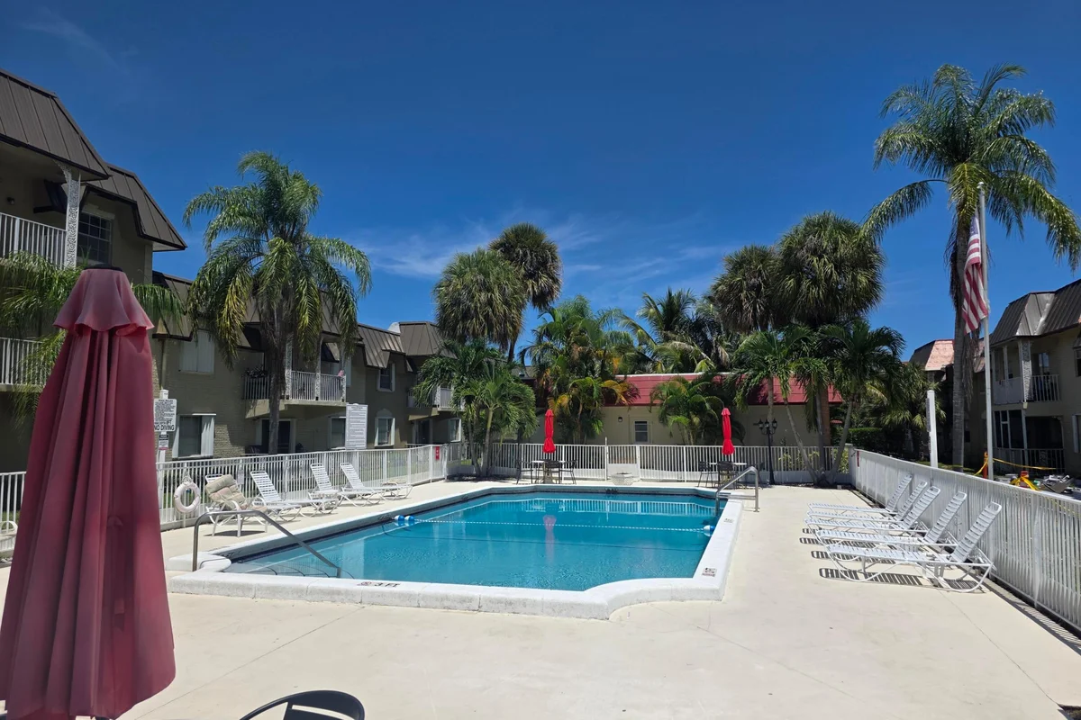 495 SE 8th St #237, Deerfield Beach: photo 1 of 28
