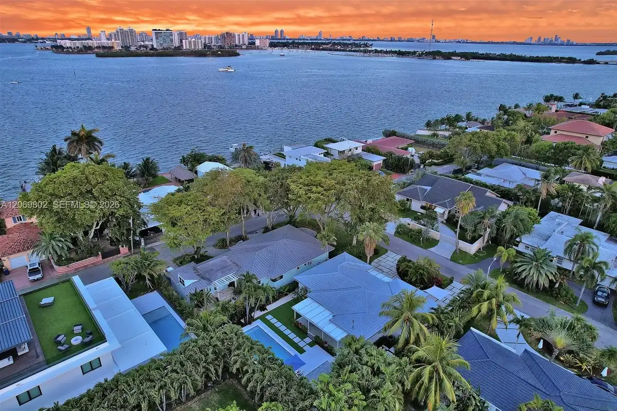 1235 NE 88th St, Miami: photo 1 of 46