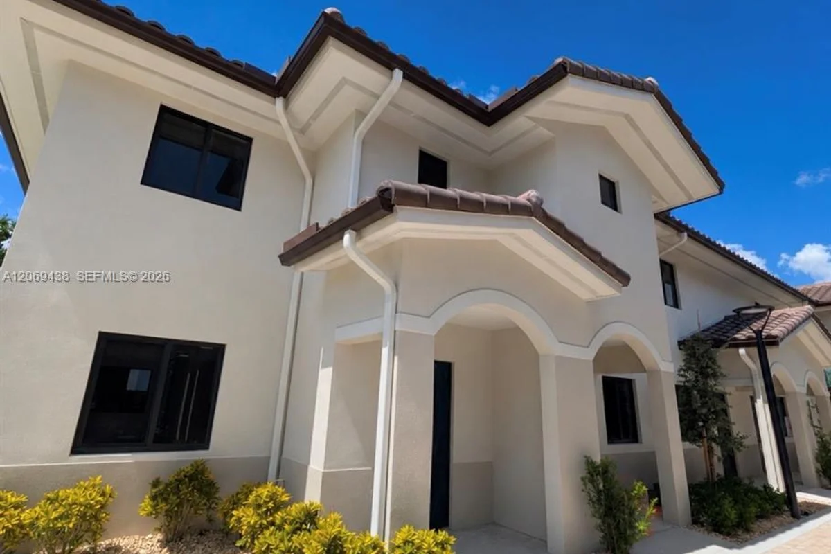 7462 W 4th Ave #108, Hialeah: photo 1 of 25