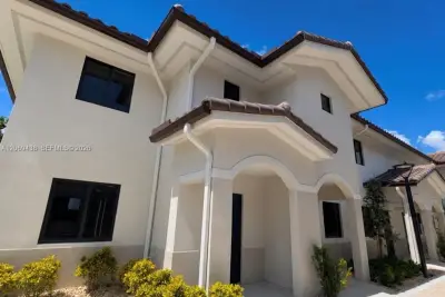 7462 W 4th Ave #108, Hialeah: photo 1 of 25