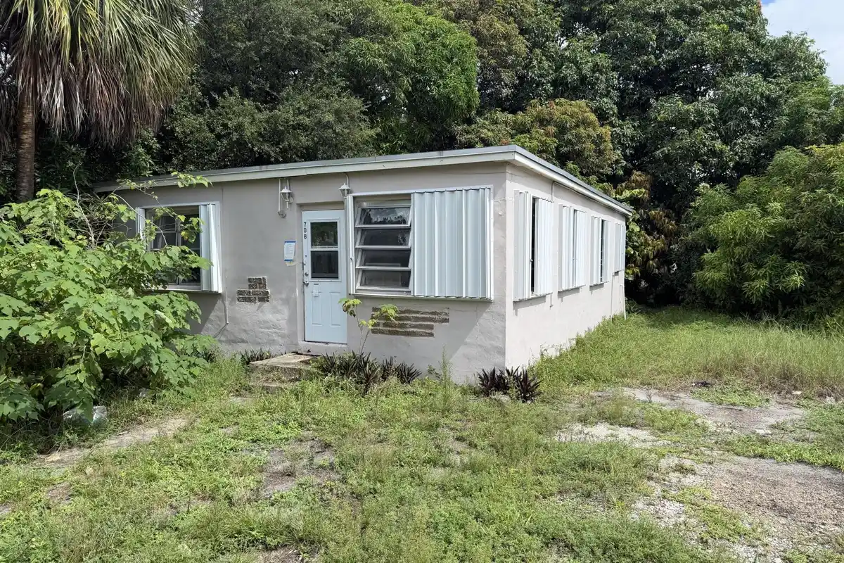 708 SW 7th Ter, Dania Beach: photo 1 of 7