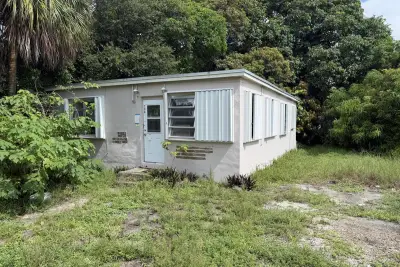 708 SW 7th Ter, Dania Beach: photo 1 of 7