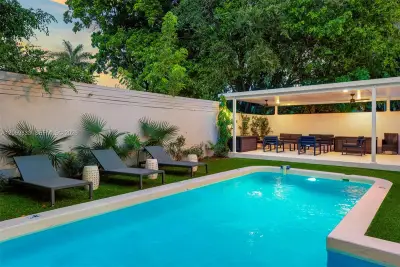 1019 NE 87th St, Miami: photo 1 of 31