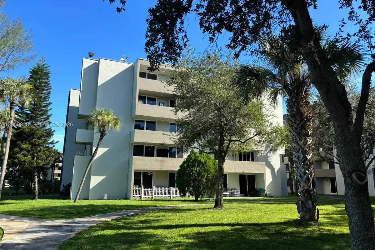 10090 NW 80th Ct #1239, Hialeah Gardens: photo 1 of 14