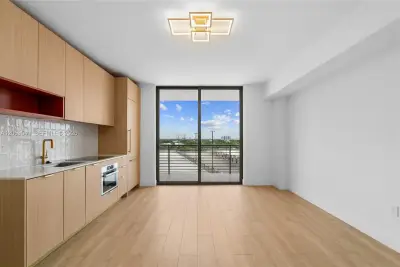 90 NE 32 #621, Miami: photo 1 of 24