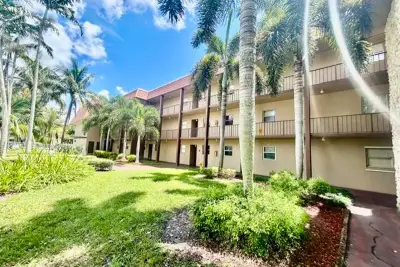 120 Sparrow Dr #115, Royal Palm Beach: photo 1 of 27