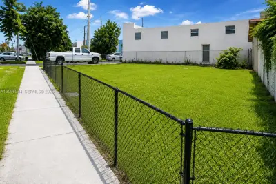 119 NW 3rd St, Hallandale Beach: photo 1 of 8