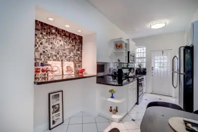 825 Jefferson Ave #2, Miami Beach: photo 1 of 28
