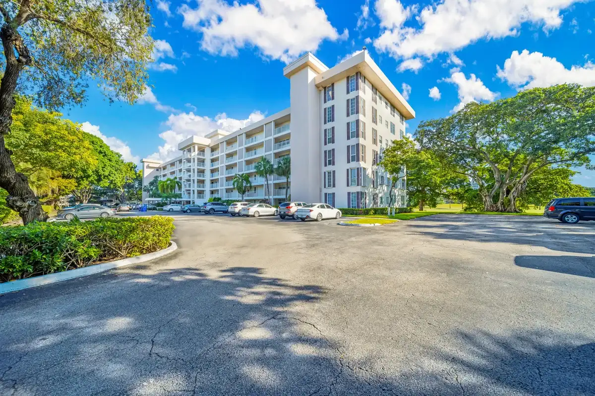 2901 S Palm Aire Dr #609, Pompano Beach: photo 1 of 17