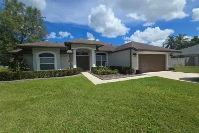 13917 Sheffield Ct, Wellington: photo 1 of 38