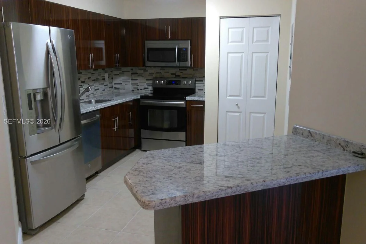 6195 NW 186th St #417, Hialeah: photo 1 of 15