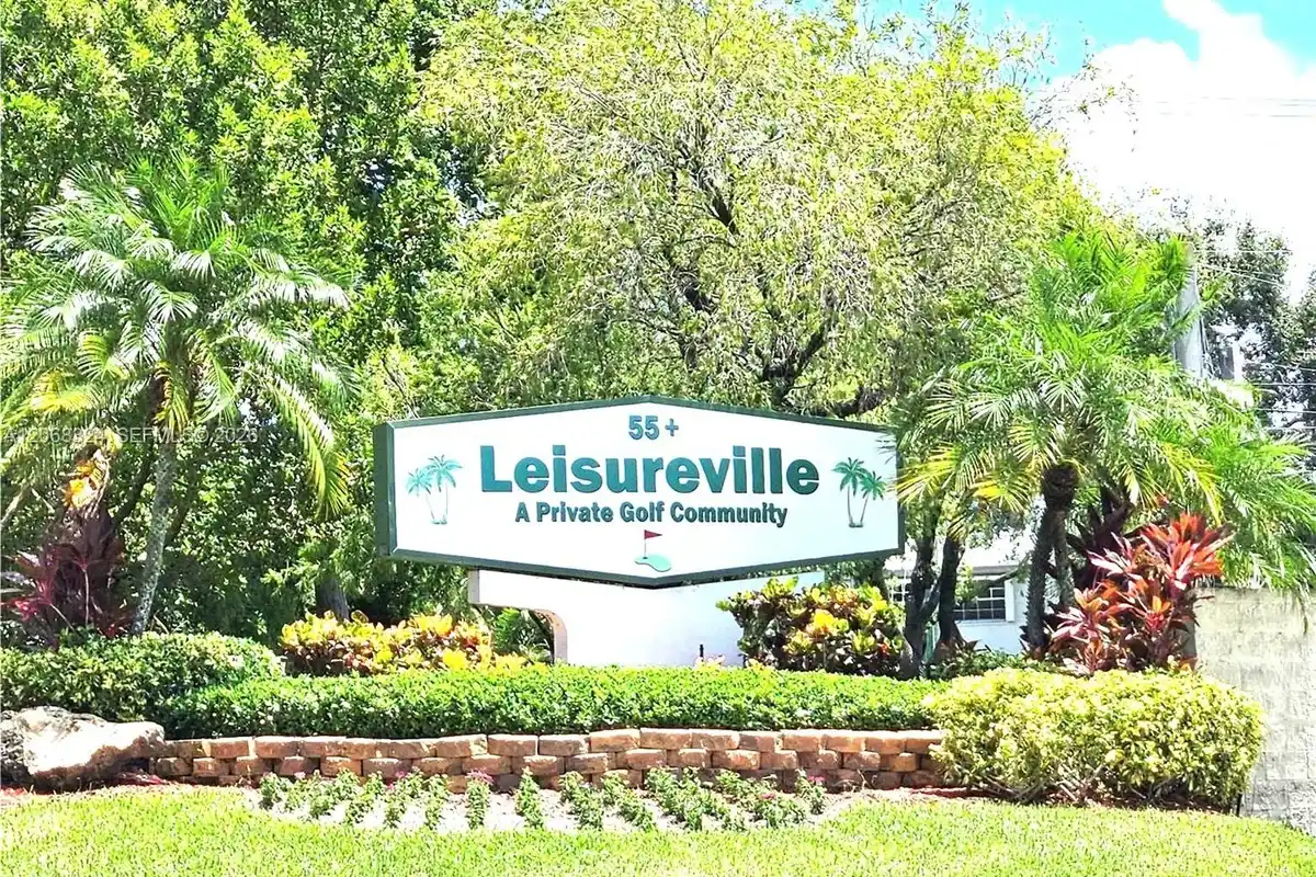 2661 NW 4th Ave, Pompano Beach: photo 1 of 31