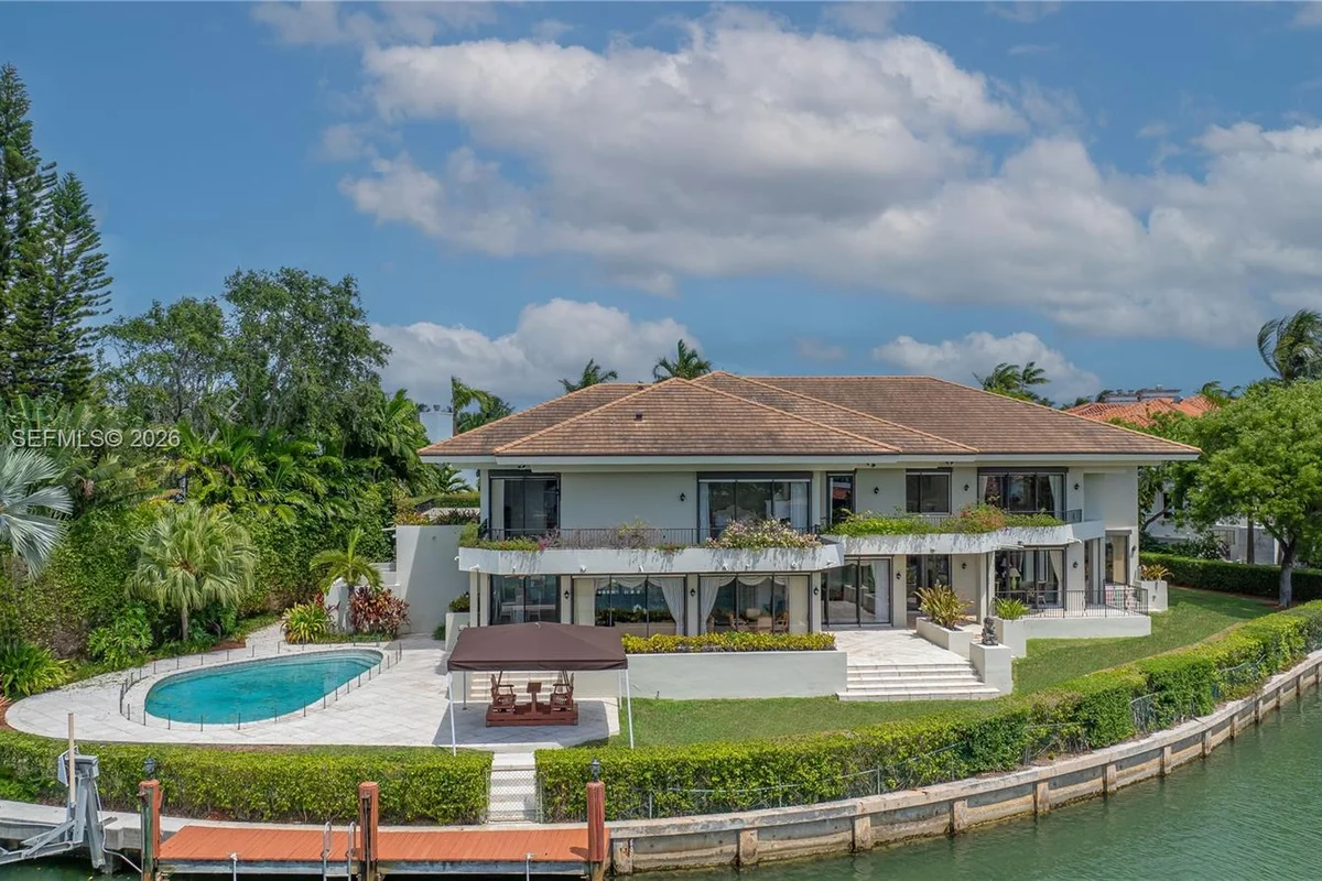 241 Cape Florida Dr, Key Biscayne: photo 1 of 100