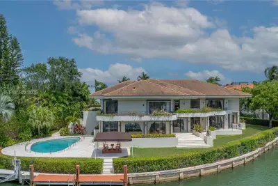 241 Cape Florida Dr, Key Biscayne: photo 1 of 100