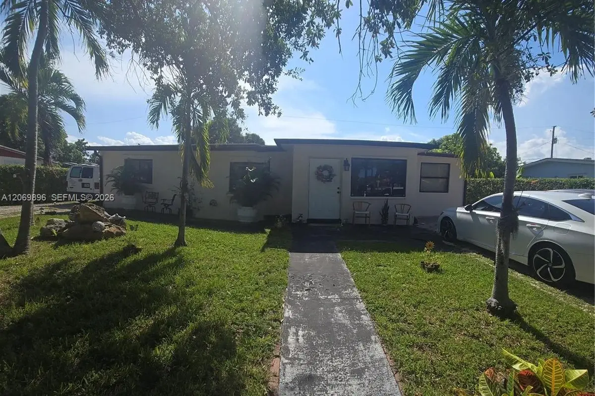 13800 Harrison St, Miami: photo 1 of 19