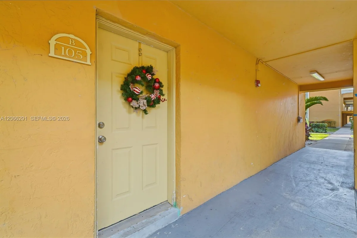 18101 NW 68th Ave #B105, Hialeah: photo 1 of 16