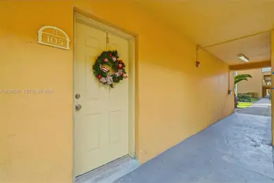 18101 NW 68th Ave #B105, Hialeah: photo 1 of 16