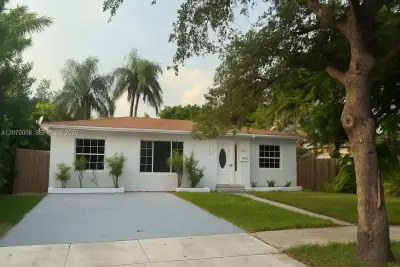 1931 Mayo St, Hollywood: photo 1 of 31