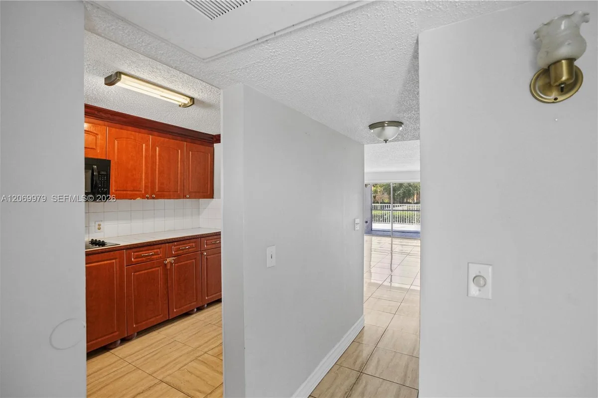 661 N University Dr #1-103, Pembroke Pines: photo 1 of 28