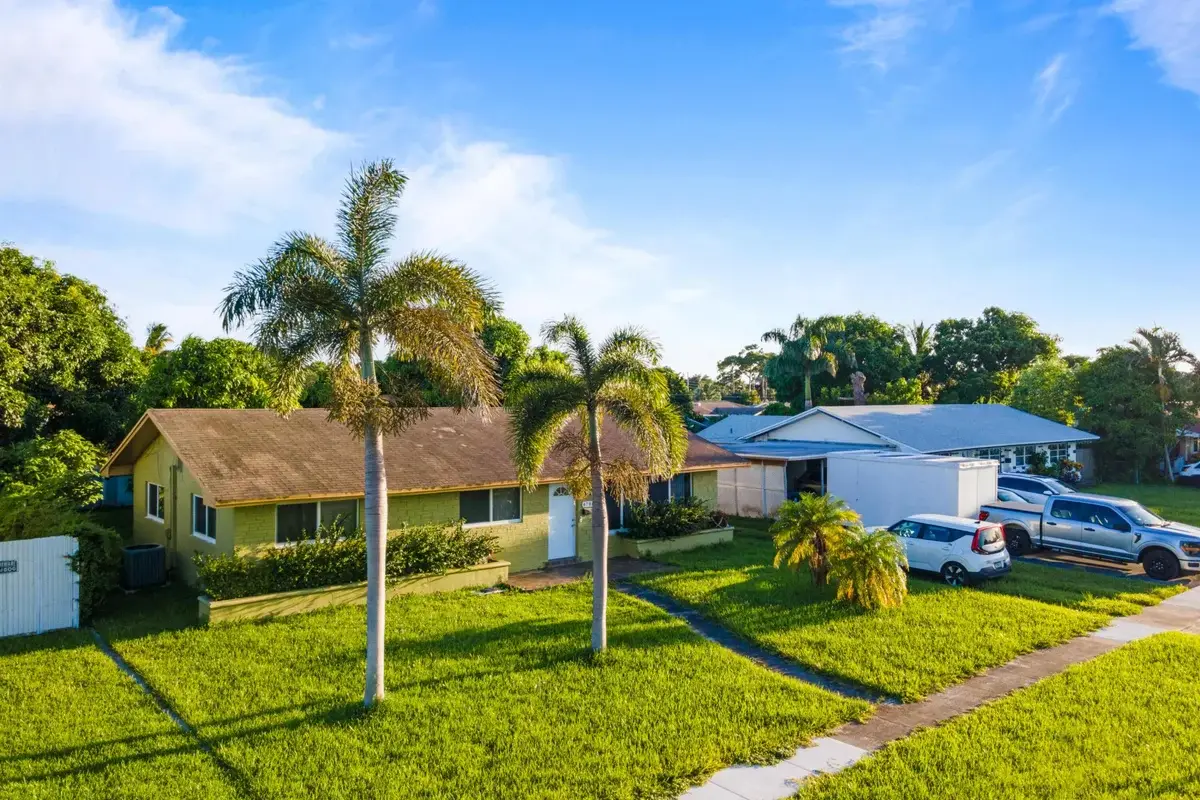 4786 Pine Cone Ln, West Palm Beach: photo 1 of 57