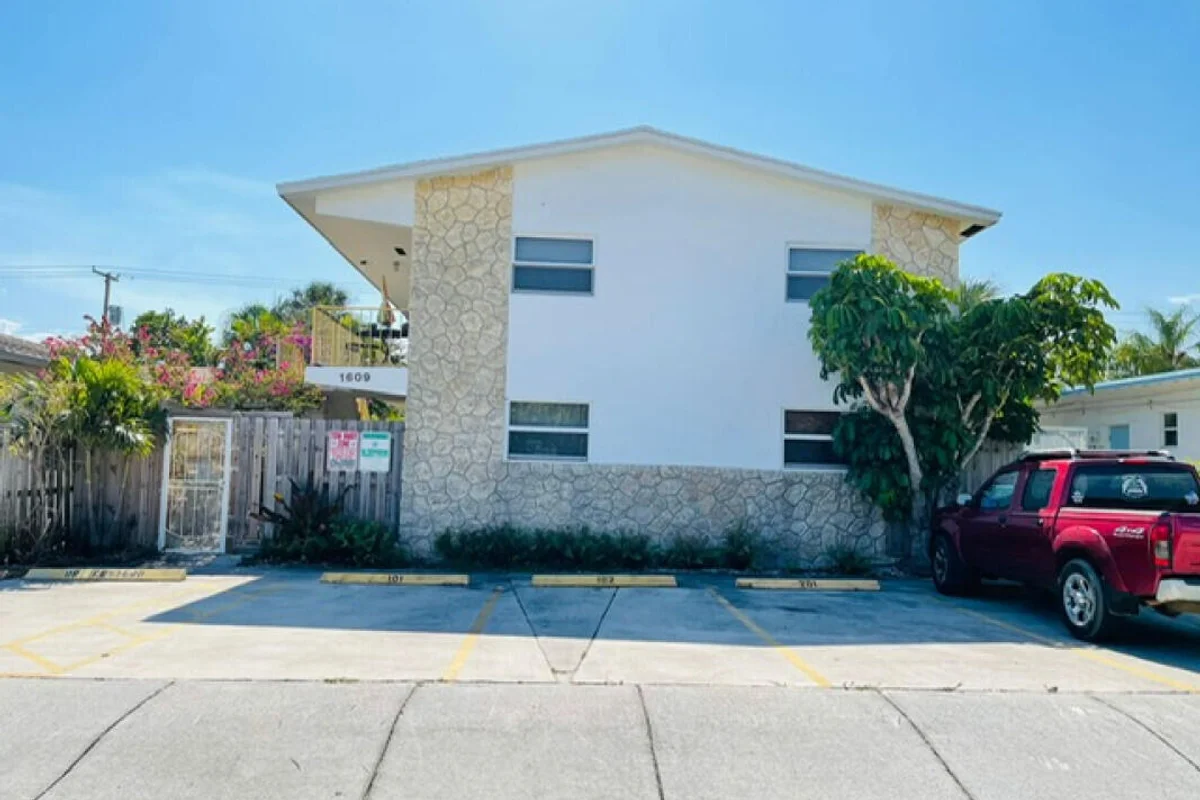 1609 S Federal Hwy #103, Lake Worth Beach: photo 1 of 6