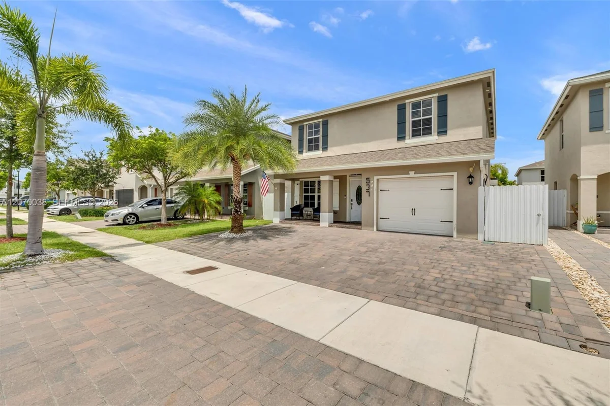 537 NE 6th Ct, Florida City: photo 1 of 42