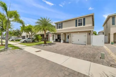 537 NE 6th Ct, Florida City: photo 1 of 42