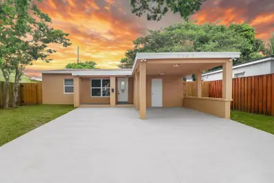5249 NE 4th Ter, Oakland Park: photo 1 of 29