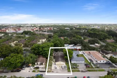 6125 SW 48th Ct #3, Davie: photo 1 of 10