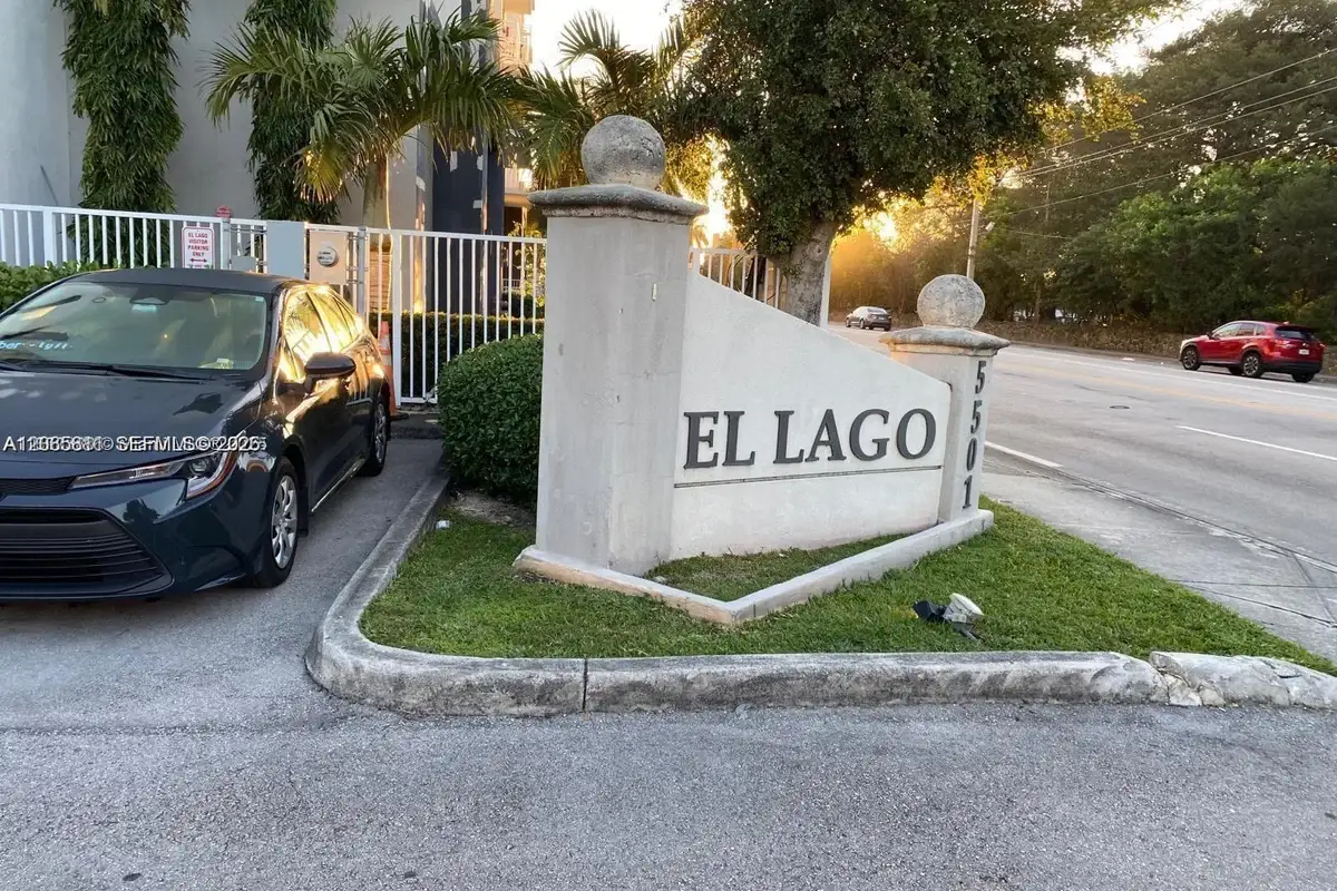 5501 NW 7th St #E204, Miami: photo 1 of 14