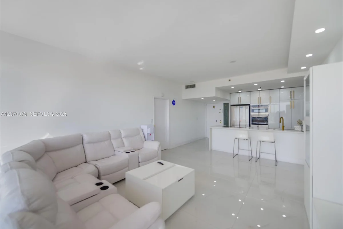 7601 E Treasure Dr #PH103, North Bay Village: photo 1 of 33