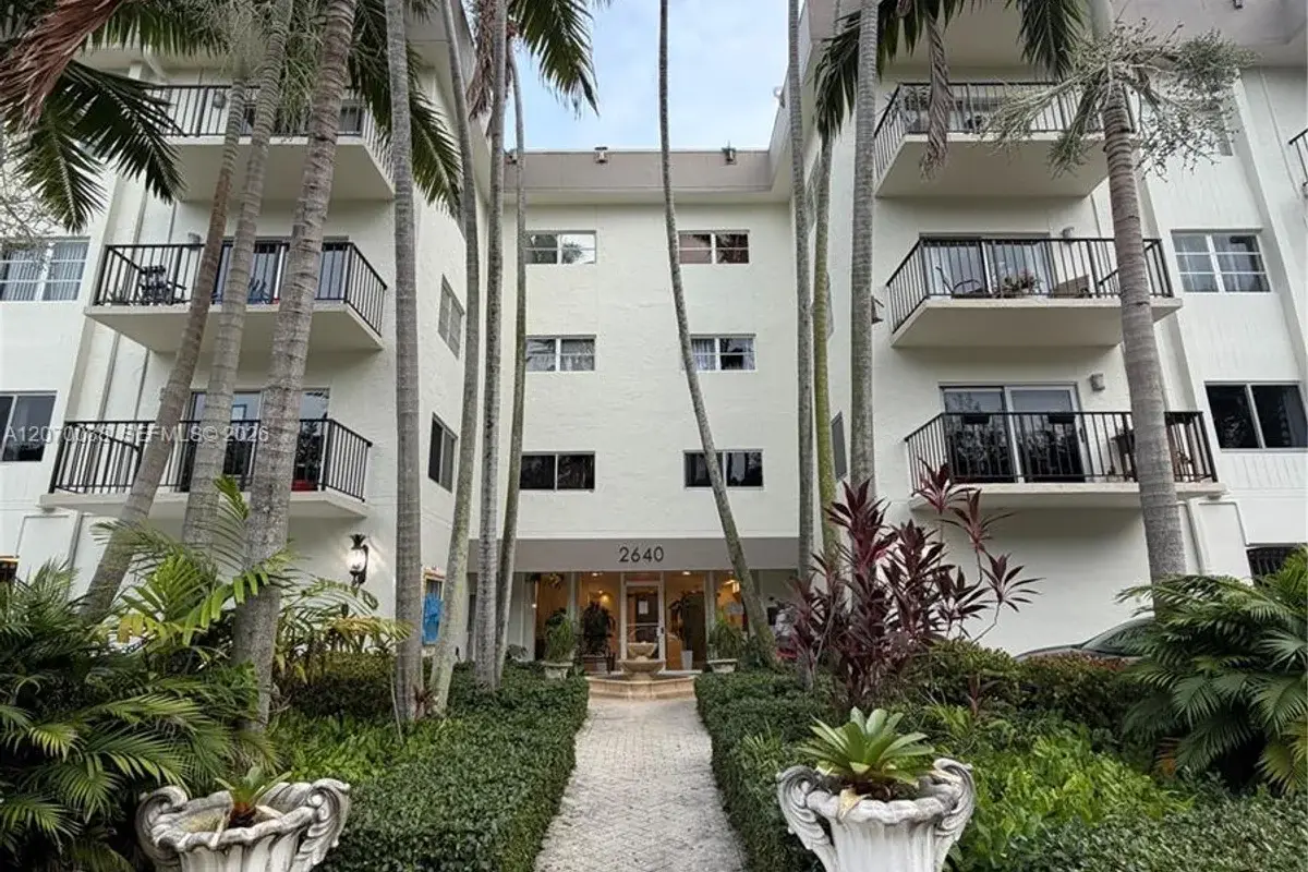 2640 NE 135th St #202, North Miami: photo 1 of 19