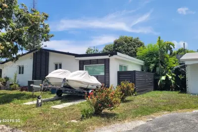 701 SW 4th Ct, Hallandale Beach: photo 1 of 71