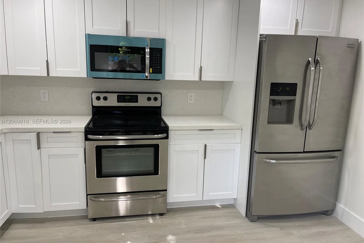 1708 Taft St #3, Hollywood: photo 1 of 9