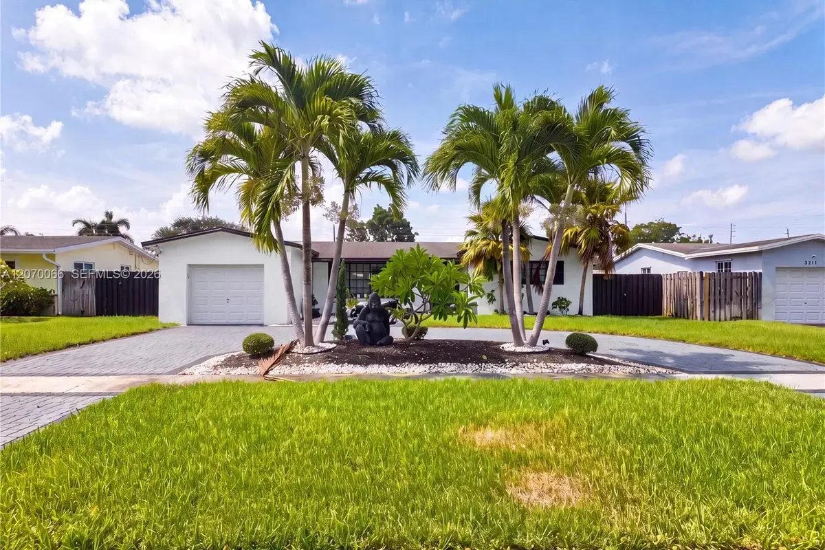 5321 Lincoln St, Hollywood: photo 1 of 22