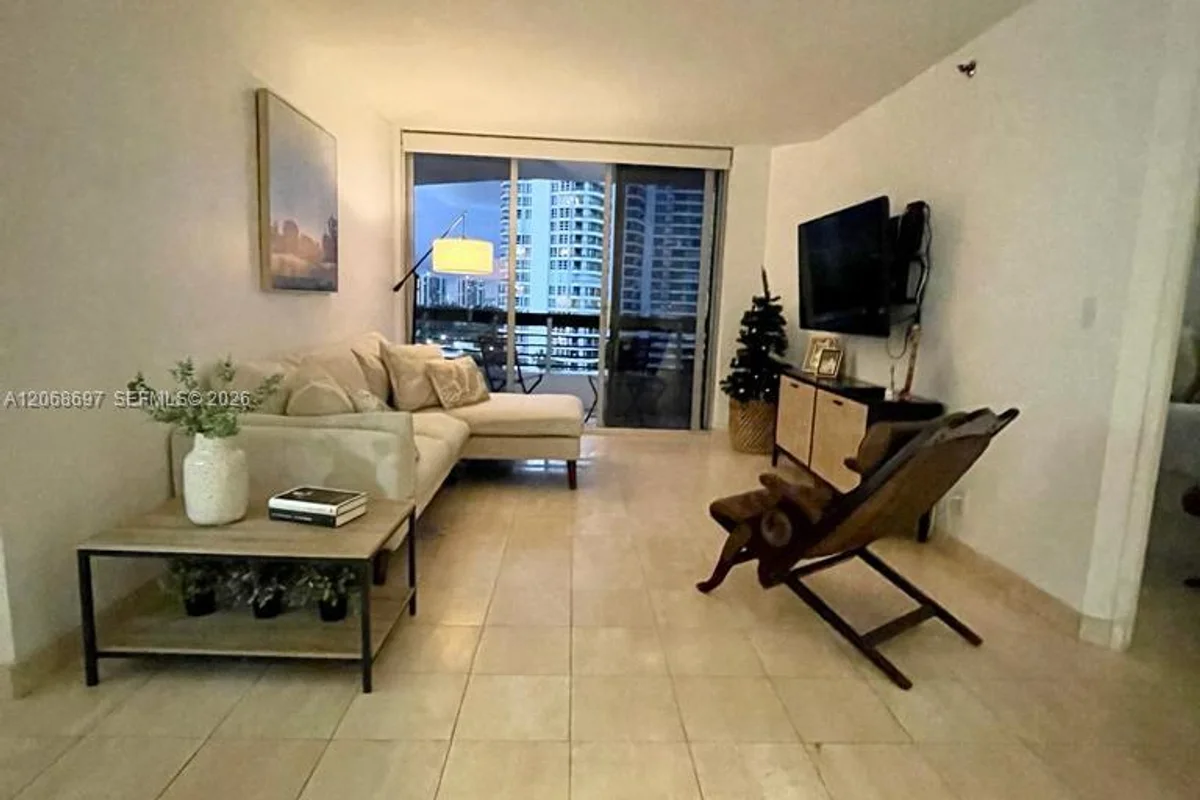 3600 Mystic Pointe Dr #1010, Aventura: photo 1 of 22