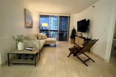 3600 Mystic Pointe Dr #1010, Aventura: photo 1 of 22