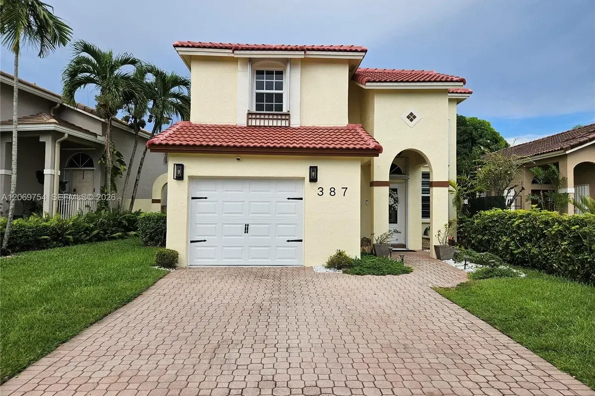 387 NW 107th Ave, Pembroke Pines: photo 1 of 42