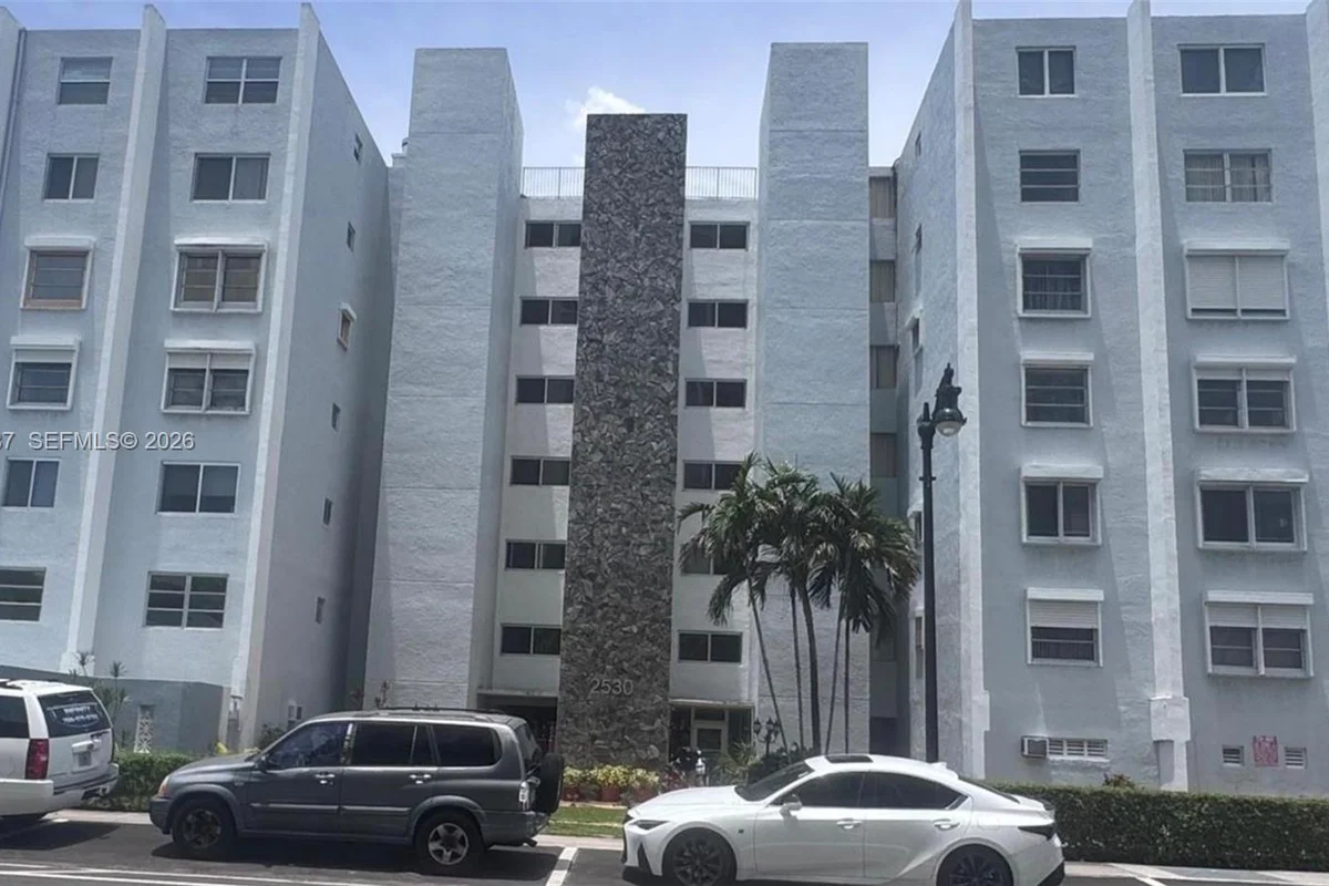 2530 SW 3rd Ave #103, Miami: photo 1 of 8