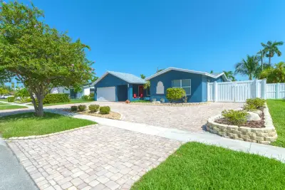 821 SE 16th St, Deerfield Beach: photo 1 of 44