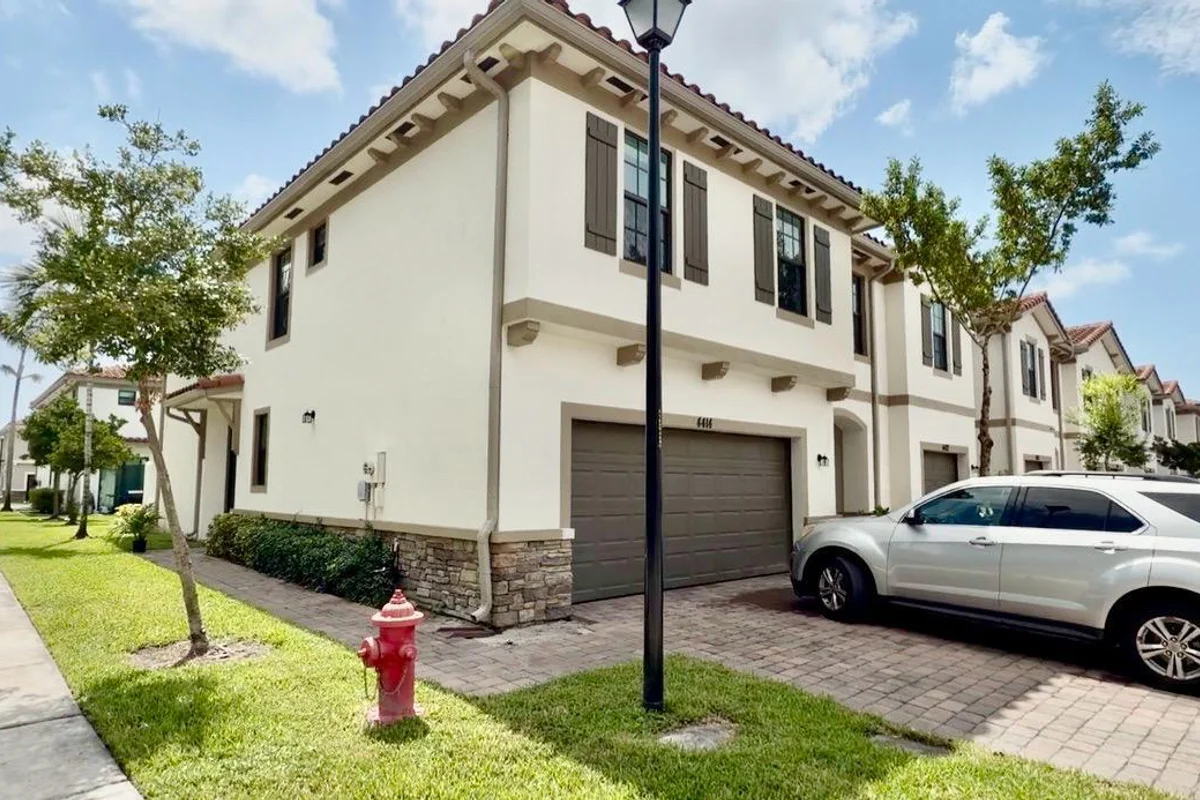 4414 Hemlock Dr, Riviera Beach: photo 1 of 24