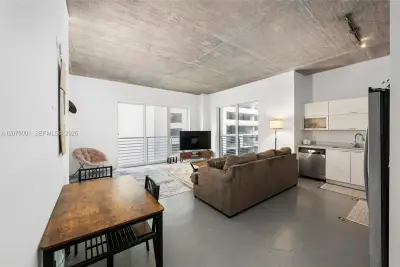 234 NE 3rd St #602, Miami: photo 1 of 17