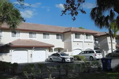 8985 NW 38th Dr, Coral Springs: photo 1 of 15