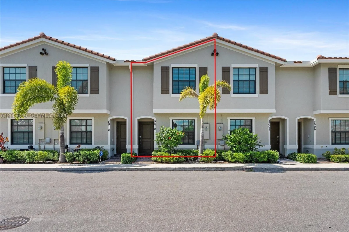 5010 Genove Pl, Riviera Beach: photo 1 of 22