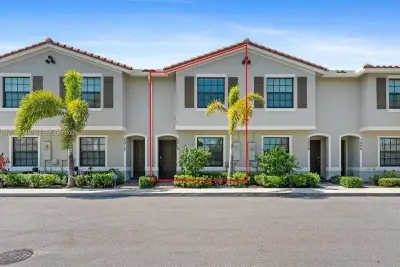 5010 Genove Pl, Riviera Beach: photo 1 of 22