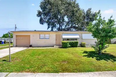 1572 Woodland Ave, West Palm Beach: photo 1 of 40
