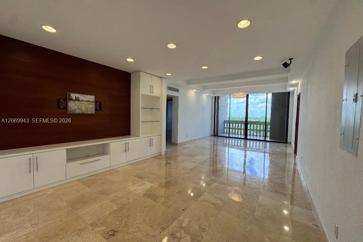 90 Edgewater Dr #PH15, Coral Gables: photo 1 of 36